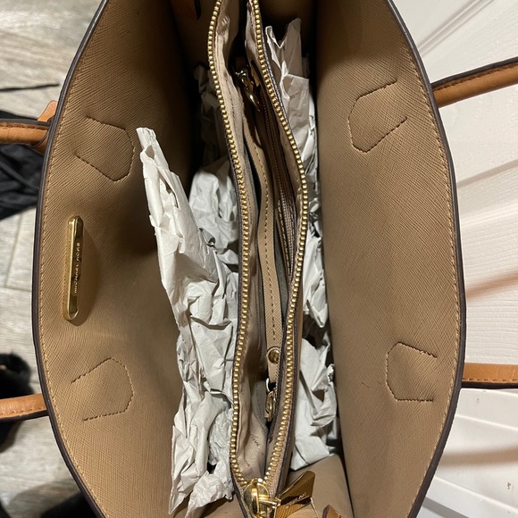 Michael Kors Center Stripe convertible large tote - Picture 5 of 7